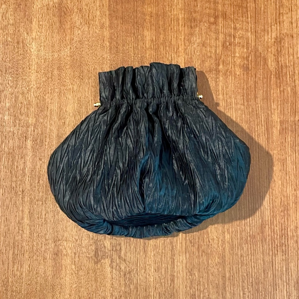 Vintage La Regale Black Textile Evening Bag Chain Strap Gold Metal Kiss Closure - Picture 3 of 16